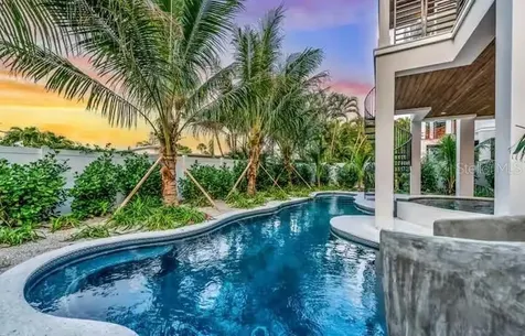 85 Avenida Messina Sarasota FL 34242