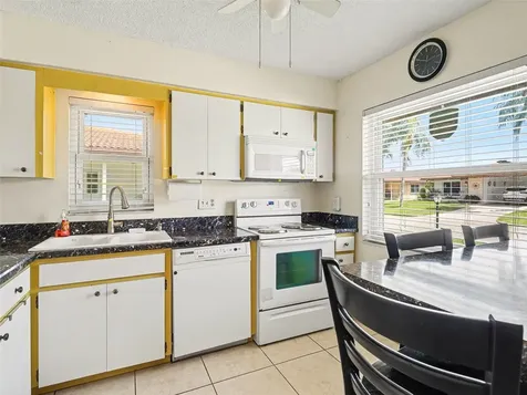 6608 Auburn Avenue Bradenton FL 34207