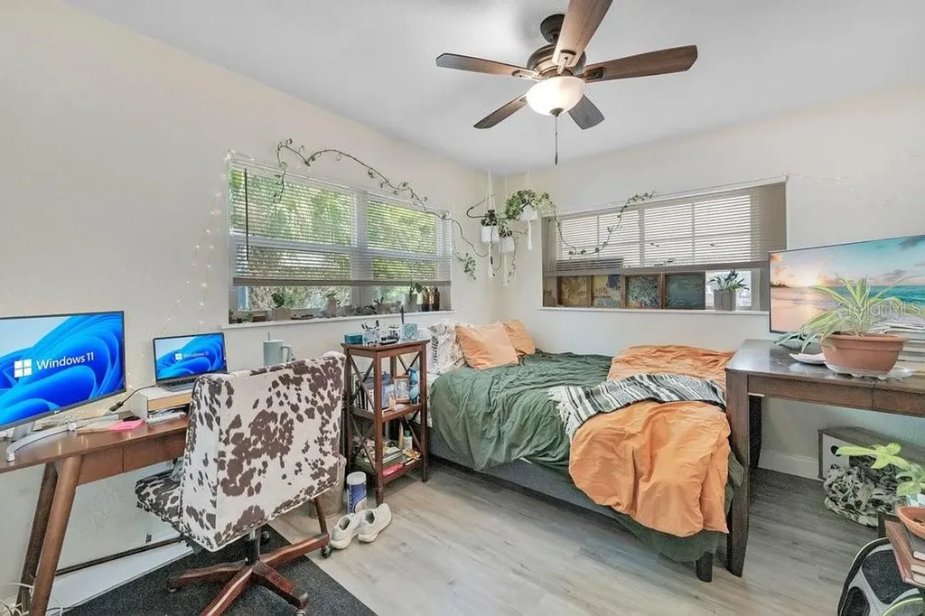 1304 E Osborne Tampa FL 33603