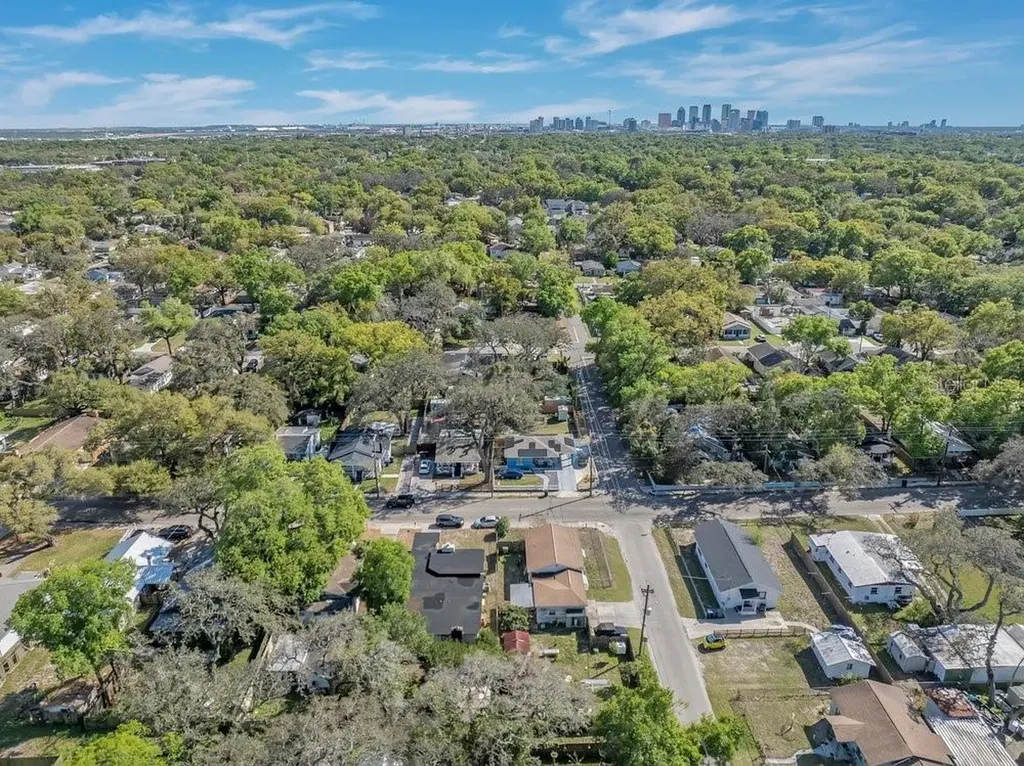 1304 E Osborne Tampa FL 33603