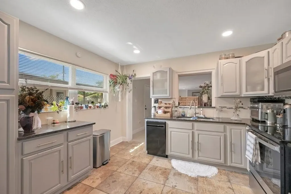 1304 E Osborne Tampa FL 33603