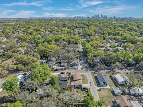 1304 E Osborne Tampa FL 33603