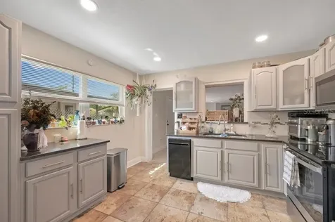 1304 E Osborne Tampa FL 33603