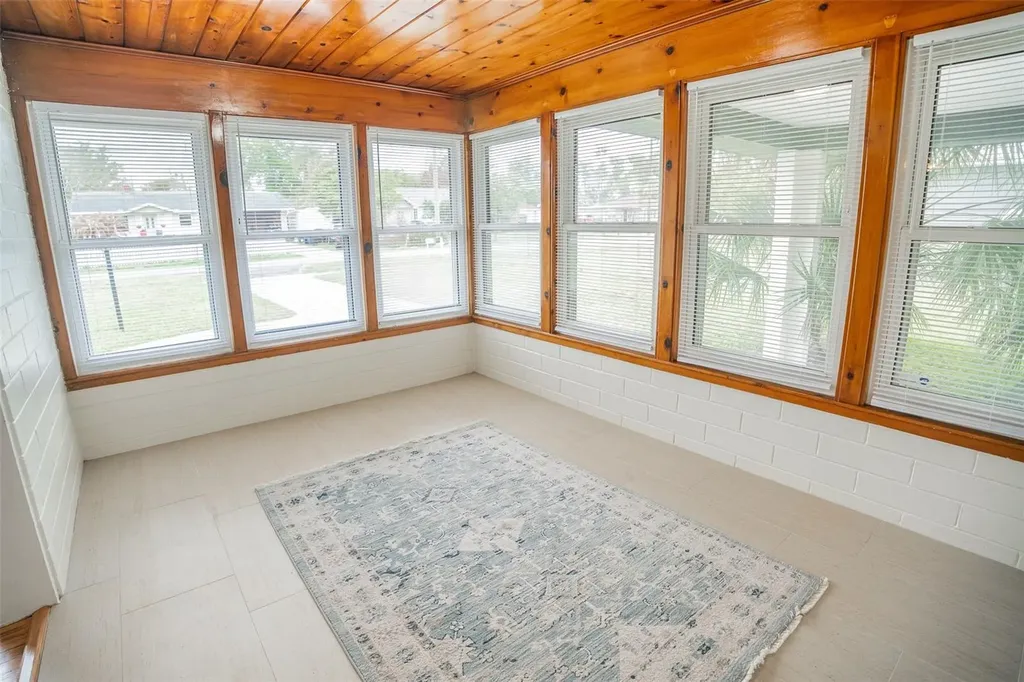 121 Leon Avenue Deland FL 32720