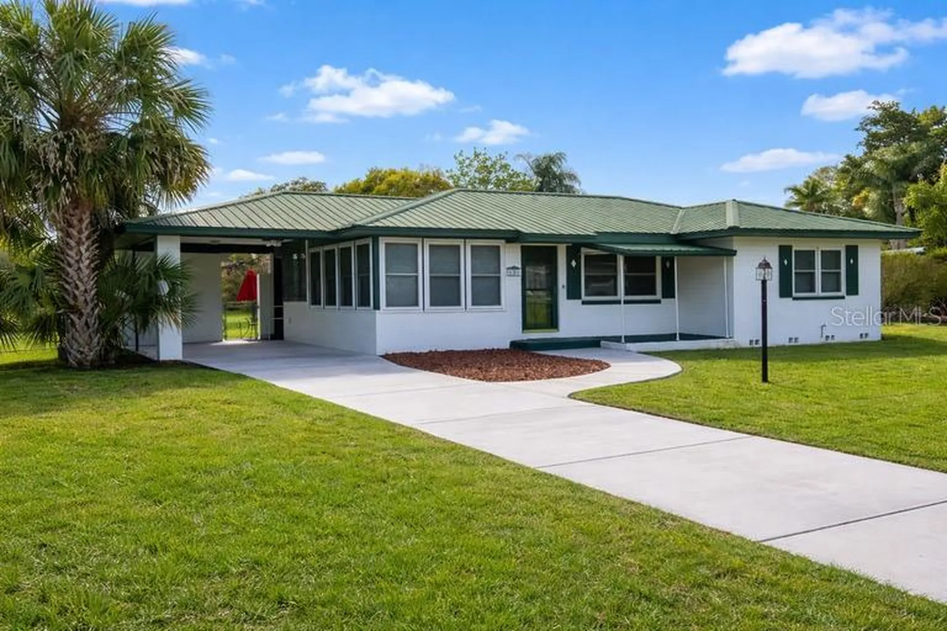 121 Leon Avenue Deland FL 32720