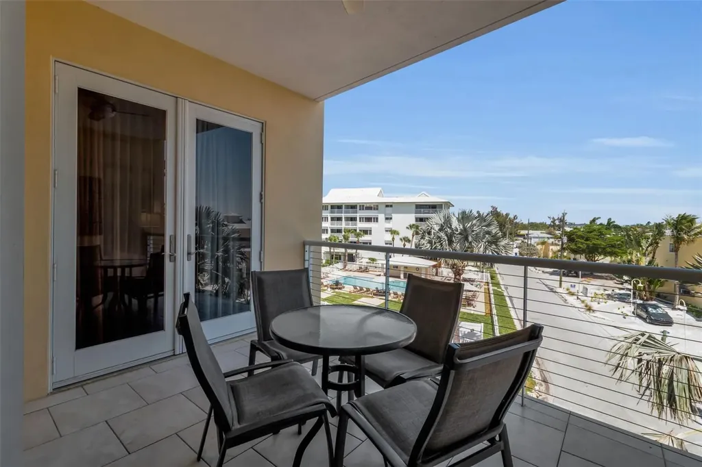 915 Seaside Drive Sarasota FL 34242