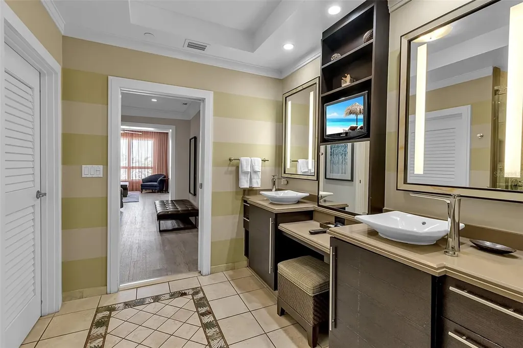 915 Seaside Drive Sarasota FL 34242