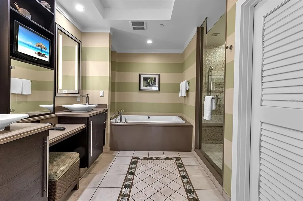 915 Seaside Drive Sarasota FL 34242