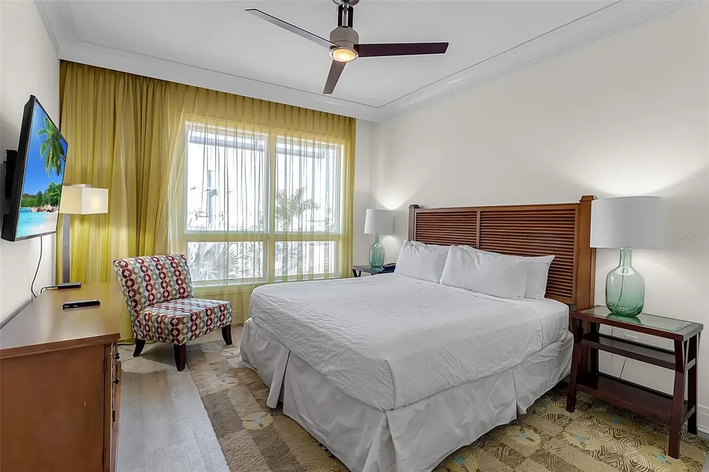 915 Seaside Drive Sarasota FL 34242