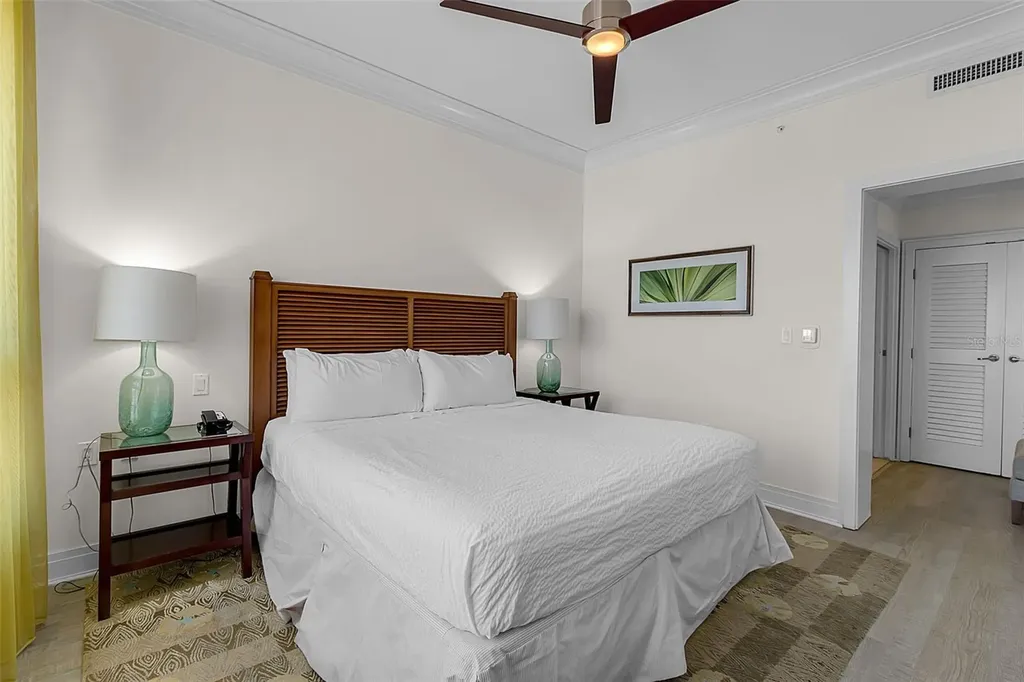 915 Seaside Drive Sarasota FL 34242