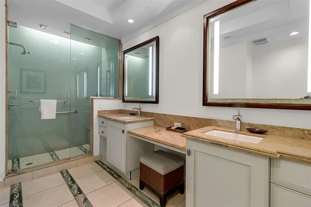 915 Seaside Drive Sarasota FL 34242