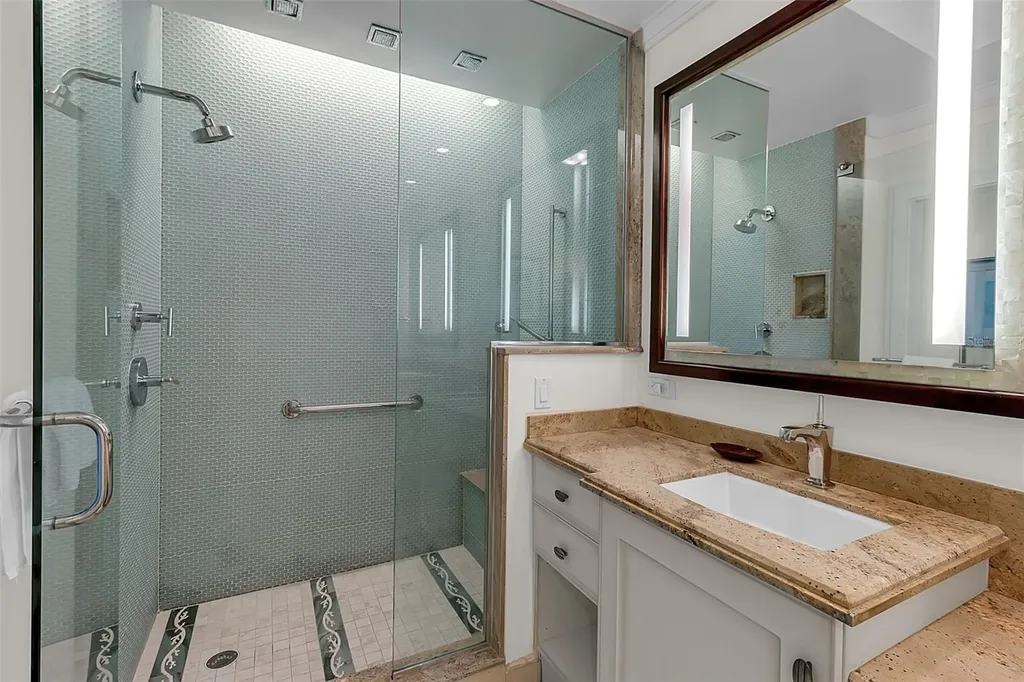 915 Seaside Drive Sarasota FL 34242