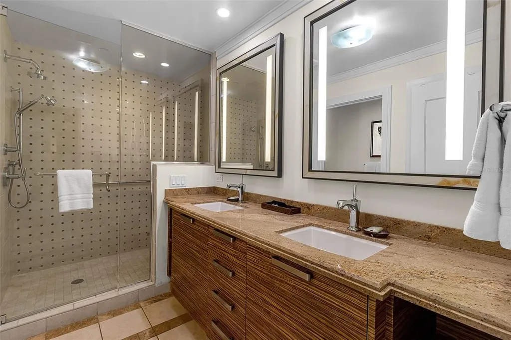 915 Seaside Drive Sarasota FL 34242
