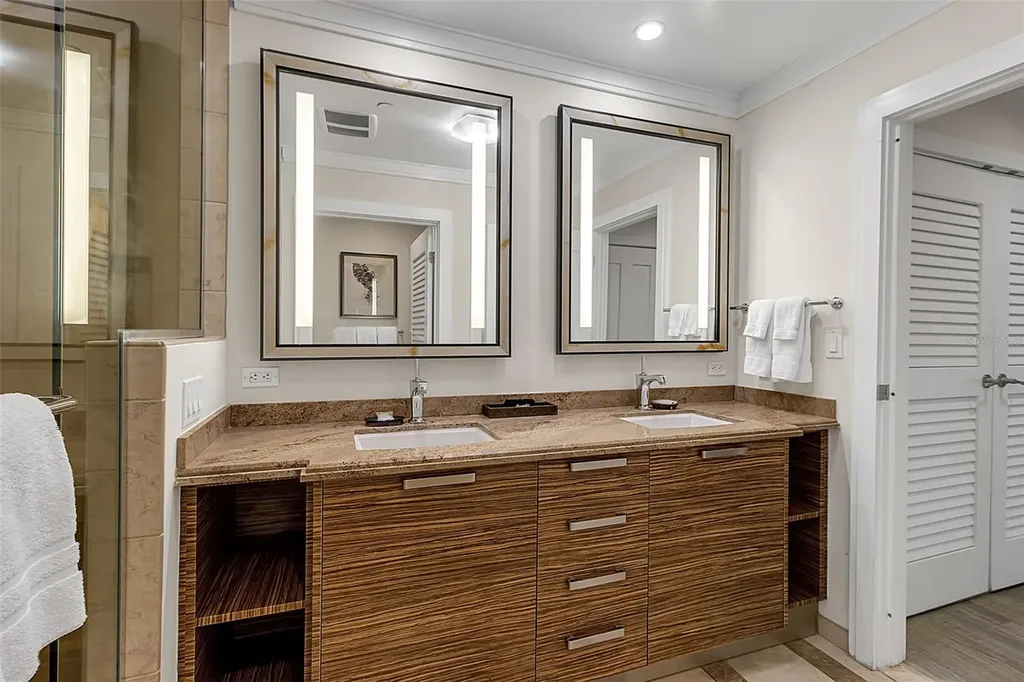 915 Seaside Drive Sarasota FL 34242