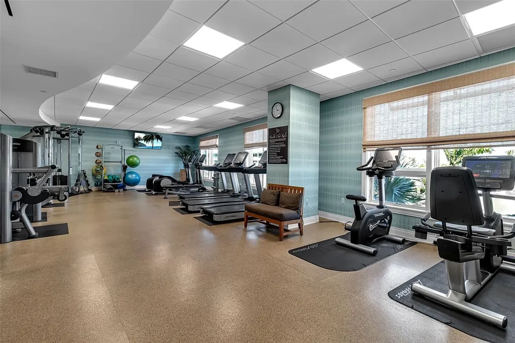 915 Seaside Drive Sarasota FL 34242