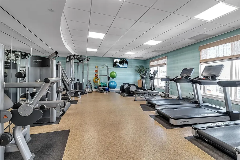 915 Seaside Drive Sarasota FL 34242