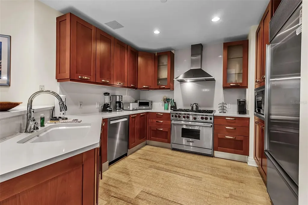 915 Seaside Drive Sarasota FL 34242