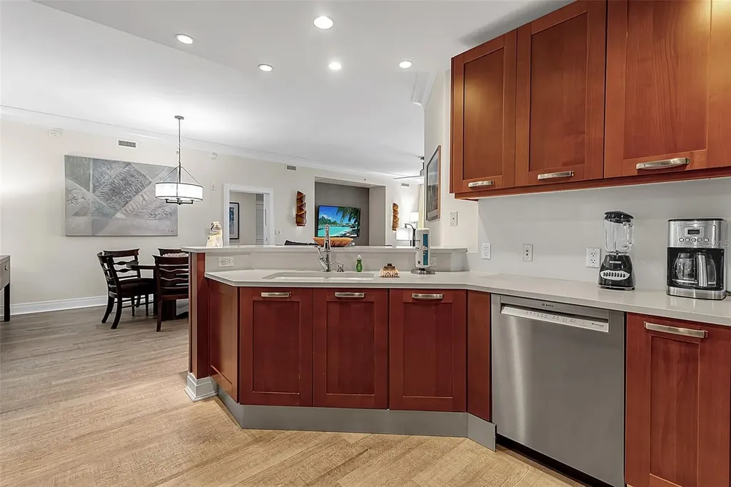 915 Seaside Drive Sarasota FL 34242