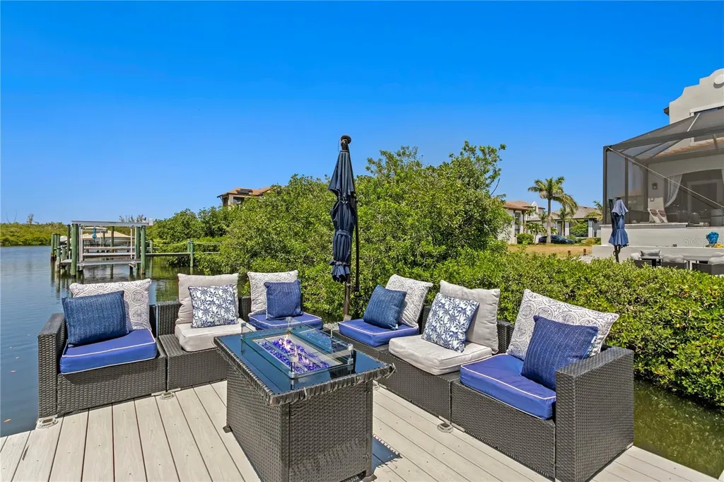916 Seagrape Drive Ruskin FL 33570