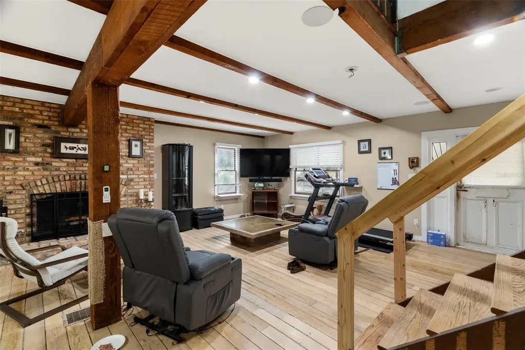 6890 County Road 95 Palm Harbor FL 34684