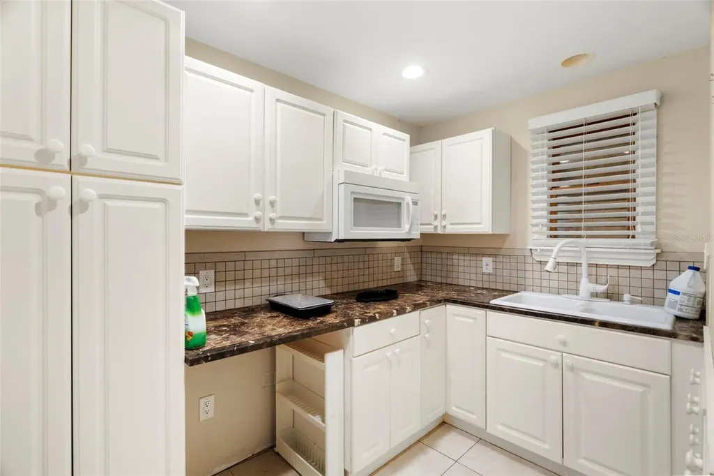 6890 County Road 95 Palm Harbor FL 34684
