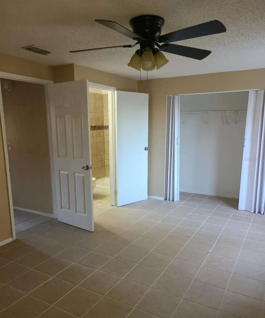 4916 Silver Oaks Village Orlando FL 32808