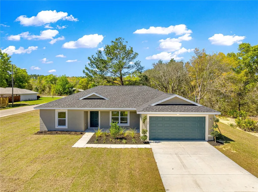 22 Malauka Run Lane Ocklawaha FL 32179