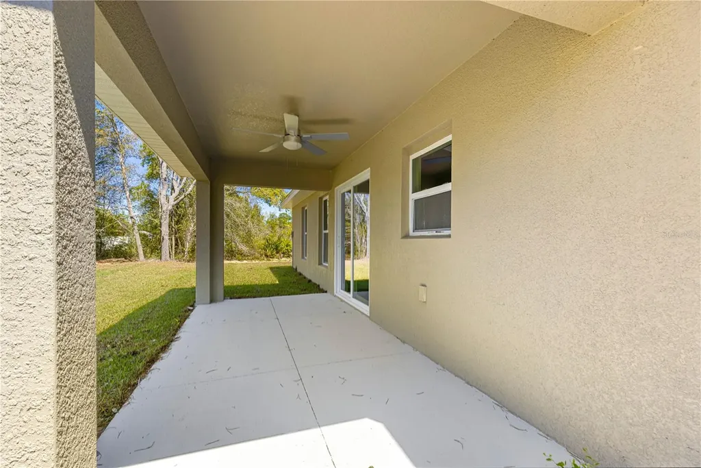 22 Malauka Run Lane Ocklawaha FL 32179