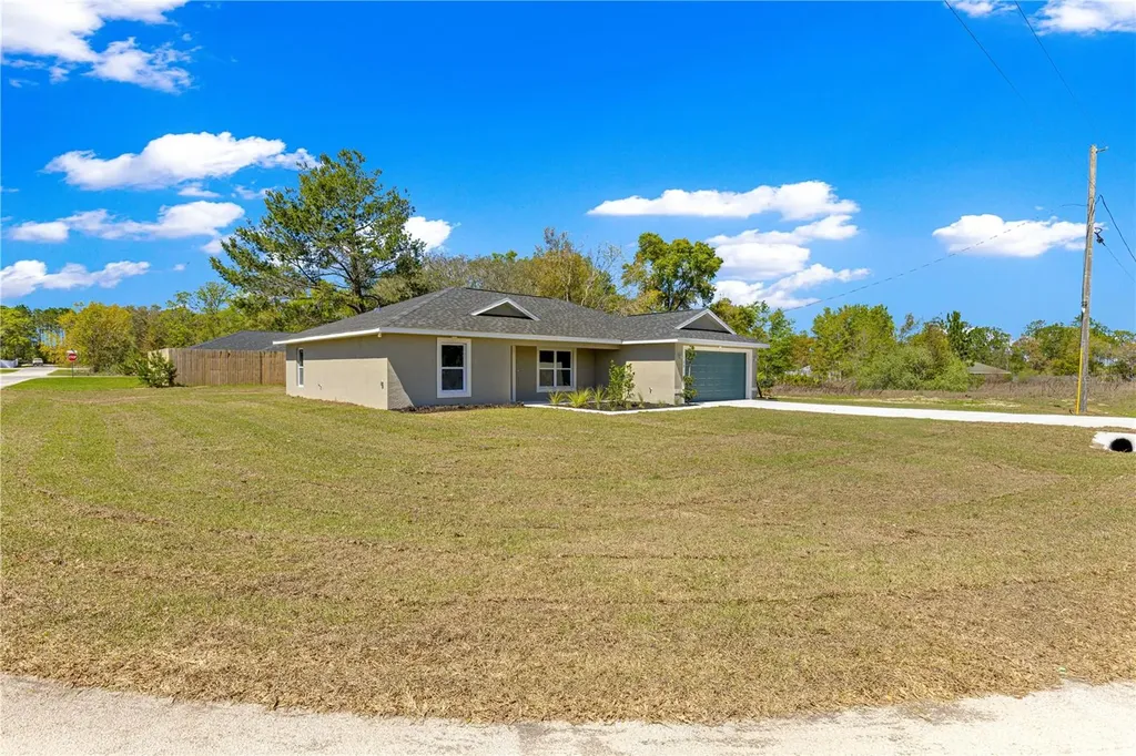 22 Malauka Run Lane Ocklawaha FL 32179