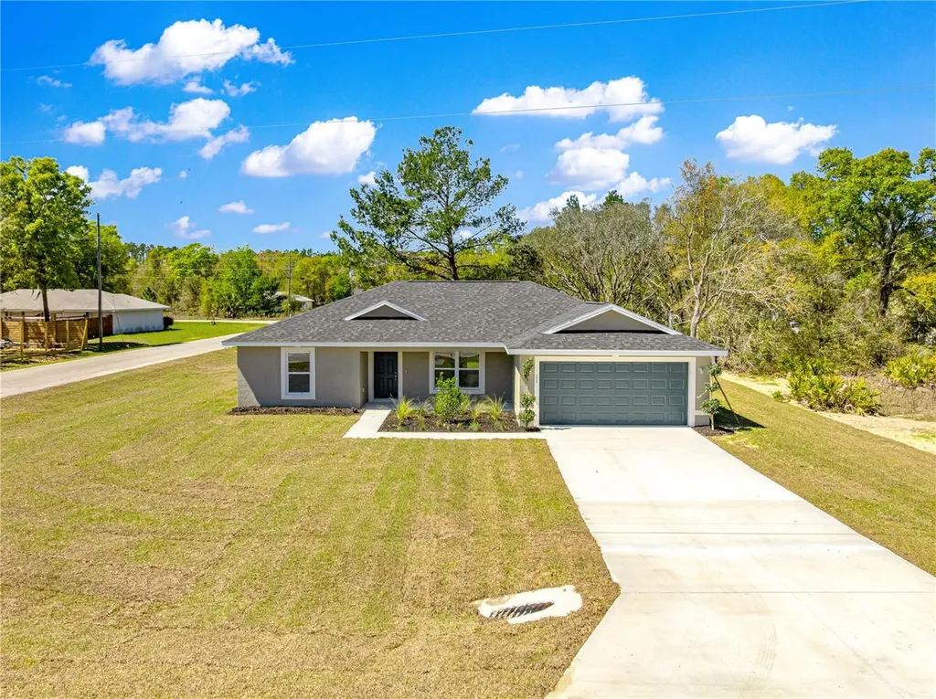 22 Malauka Run Lane Ocklawaha FL 32179