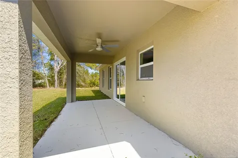 22 Malauka Run Lane Ocklawaha FL 32179