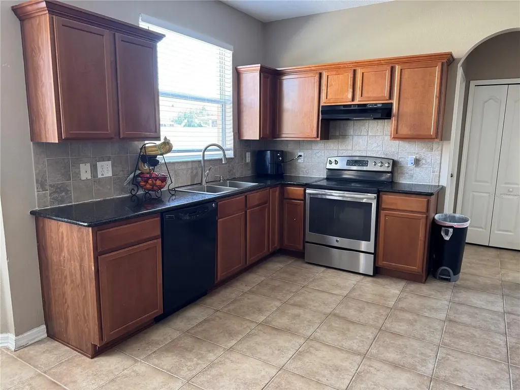 435 Stone Briar Drive Ruskin FL 33570