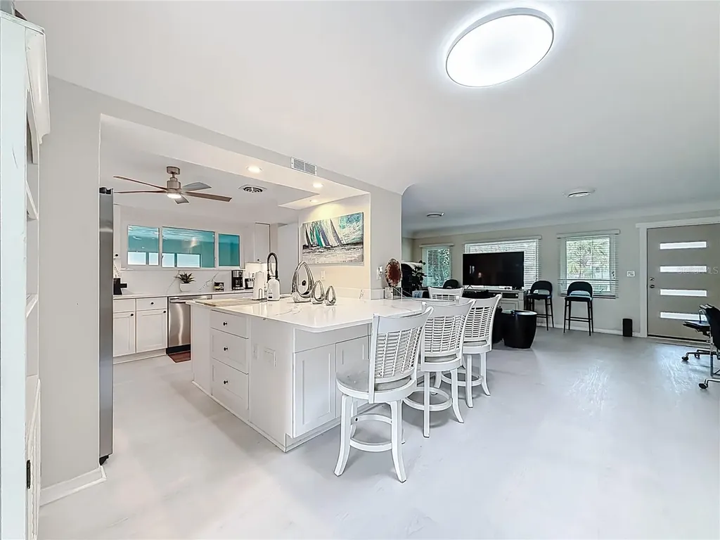 6170 7th Avenue N St Petersburg FL 33710