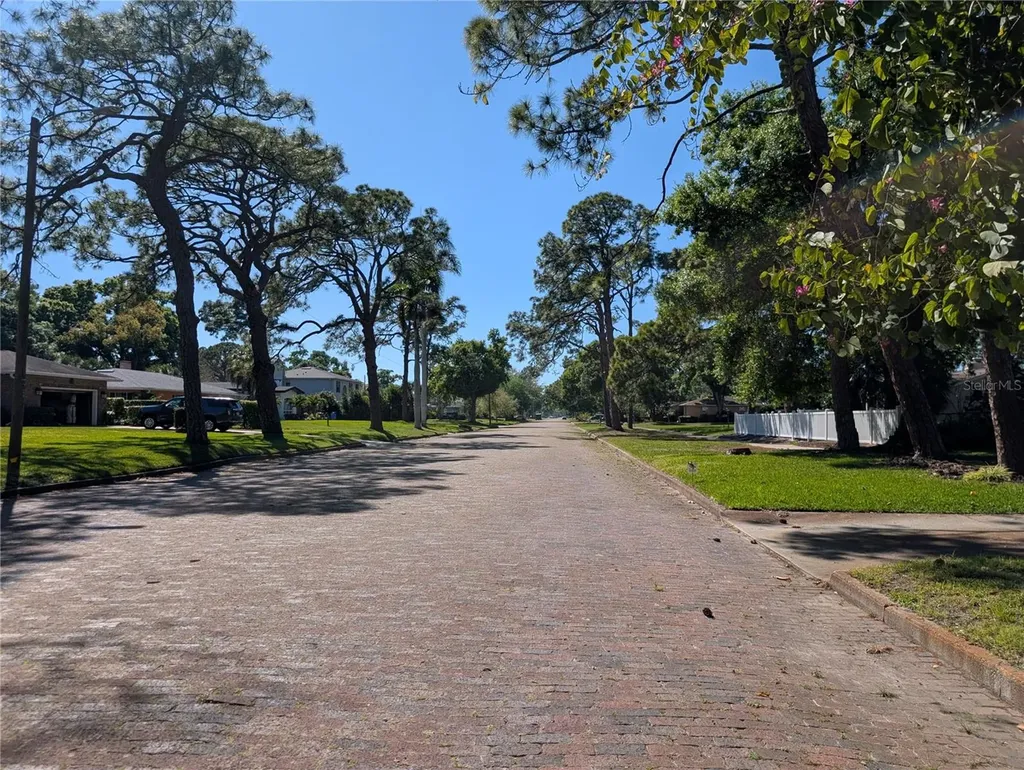 6170 7th Avenue N St Petersburg FL 33710