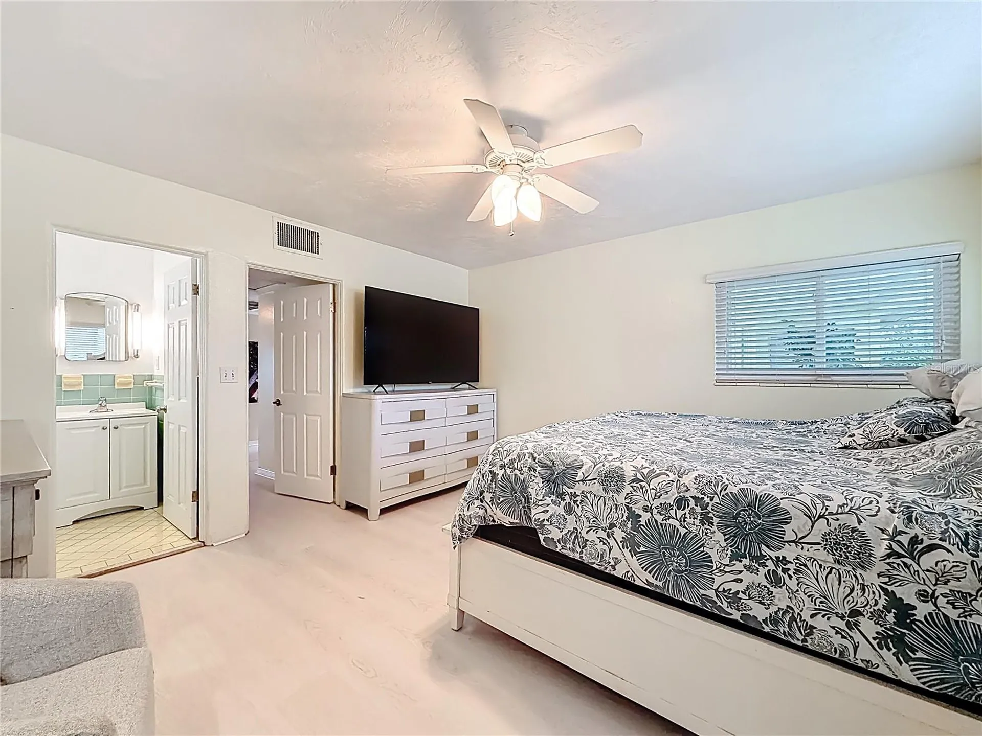 6170 7th Avenue N St Petersburg FL 33710