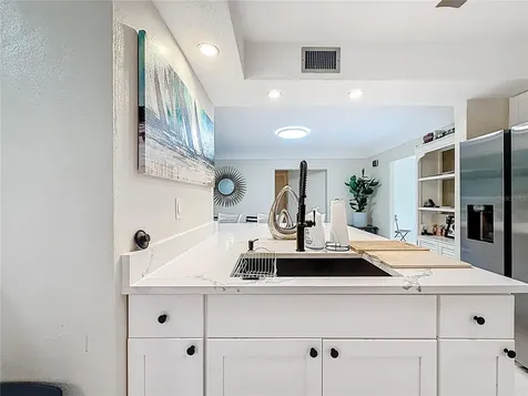 6170 7th Avenue N St Petersburg FL 33710