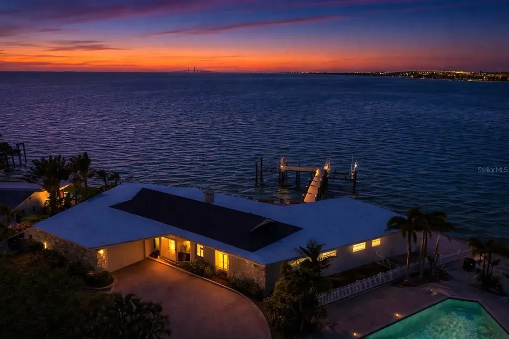 2970 68th Avenue S St Petersburg FL 33712