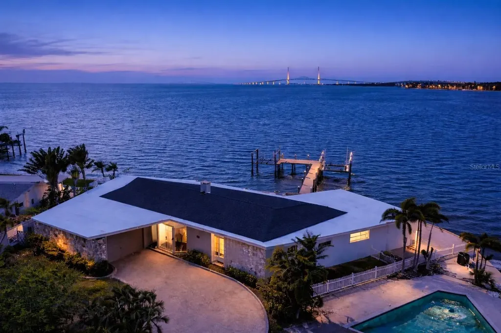 2970 68th Avenue S St Petersburg FL 33712