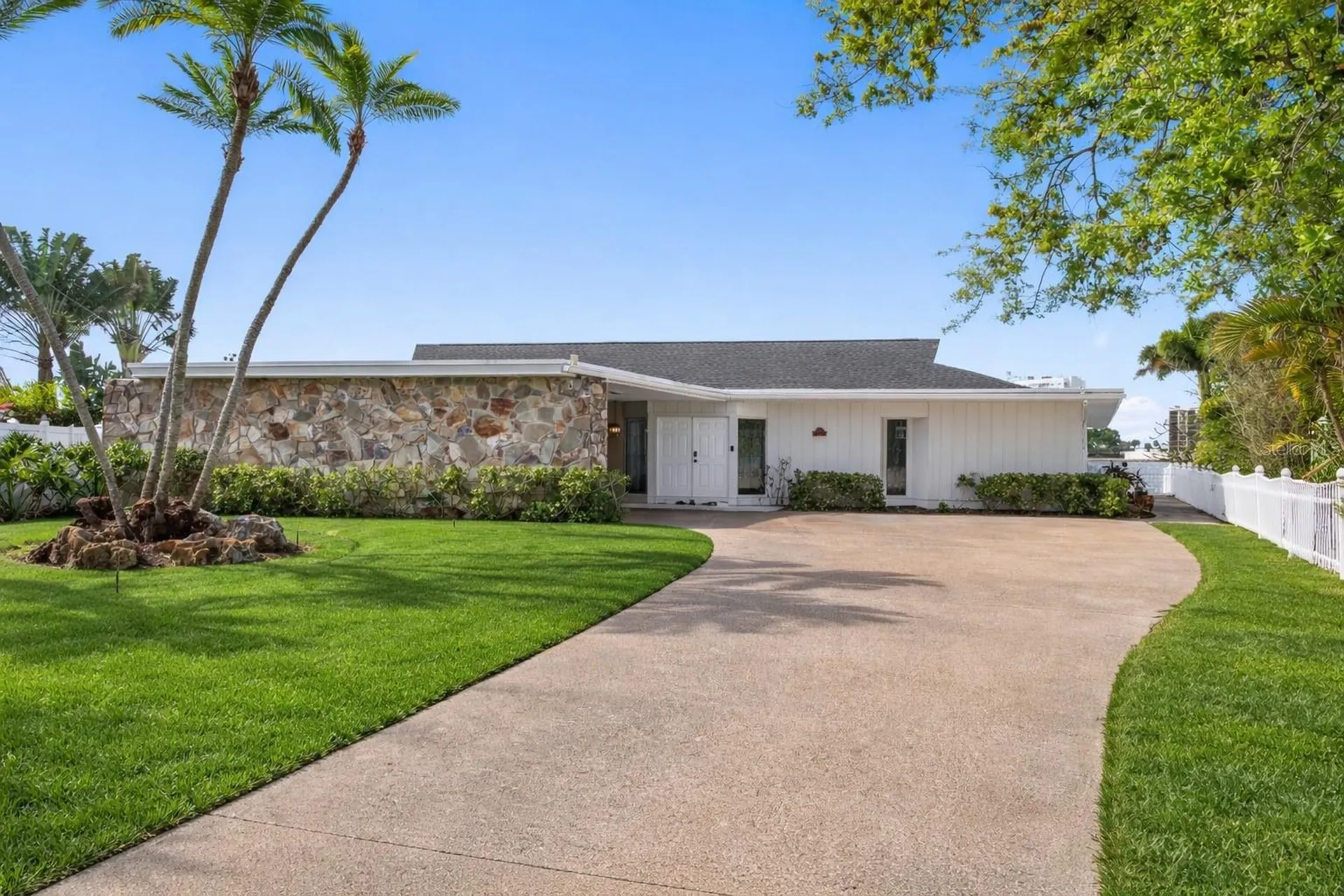 2970 68th Avenue S St Petersburg FL 33712