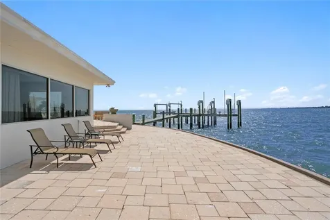 2970 68th Avenue S St Petersburg FL 33712