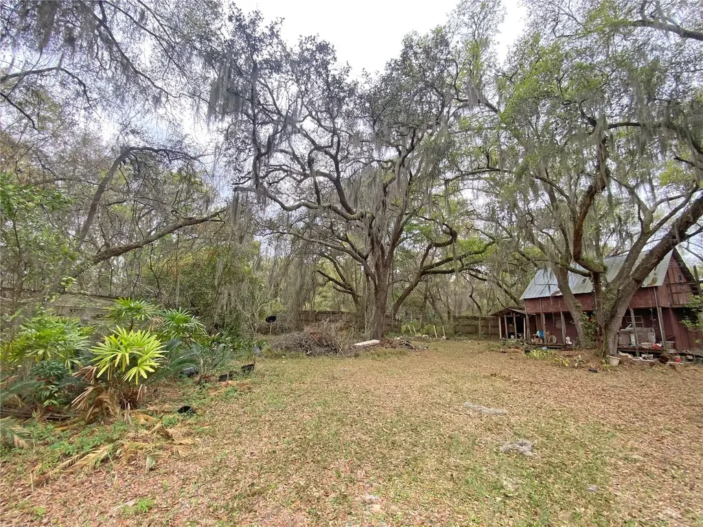 119 Twin Lakes Road Hawthorne FL 32640