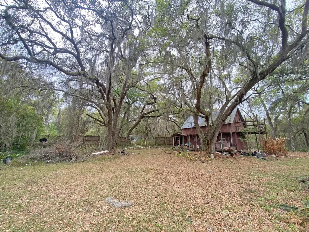 119 Twin Lakes Road Hawthorne FL 32640