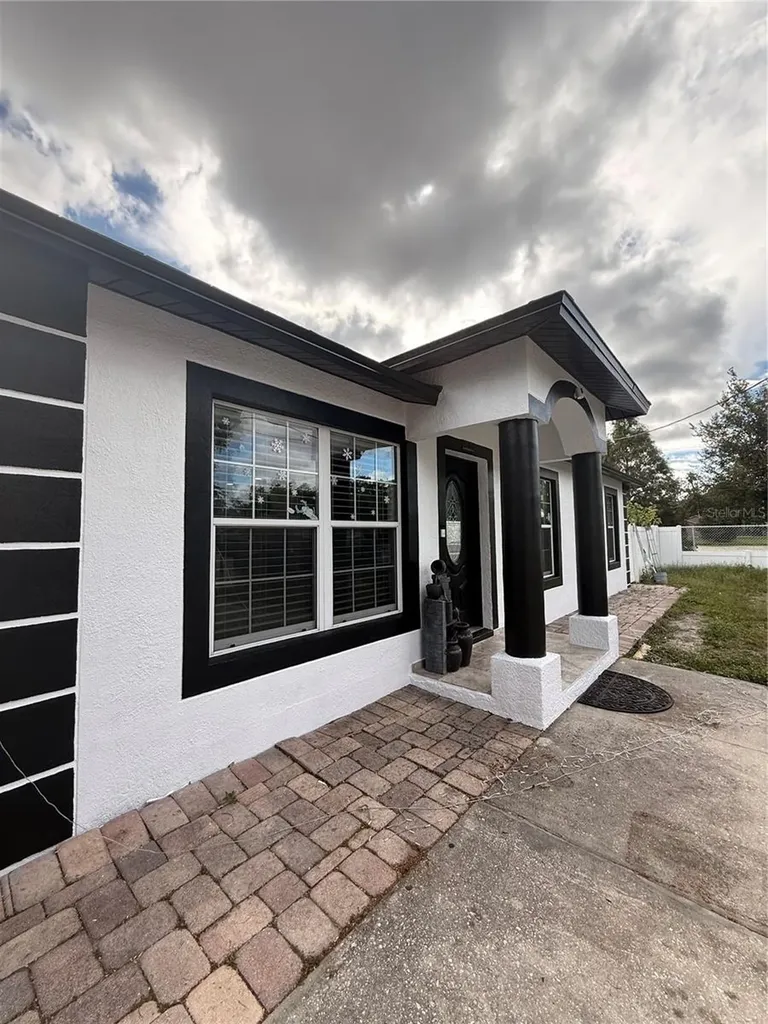 1305 E Louise Avenue Tampa FL 33603