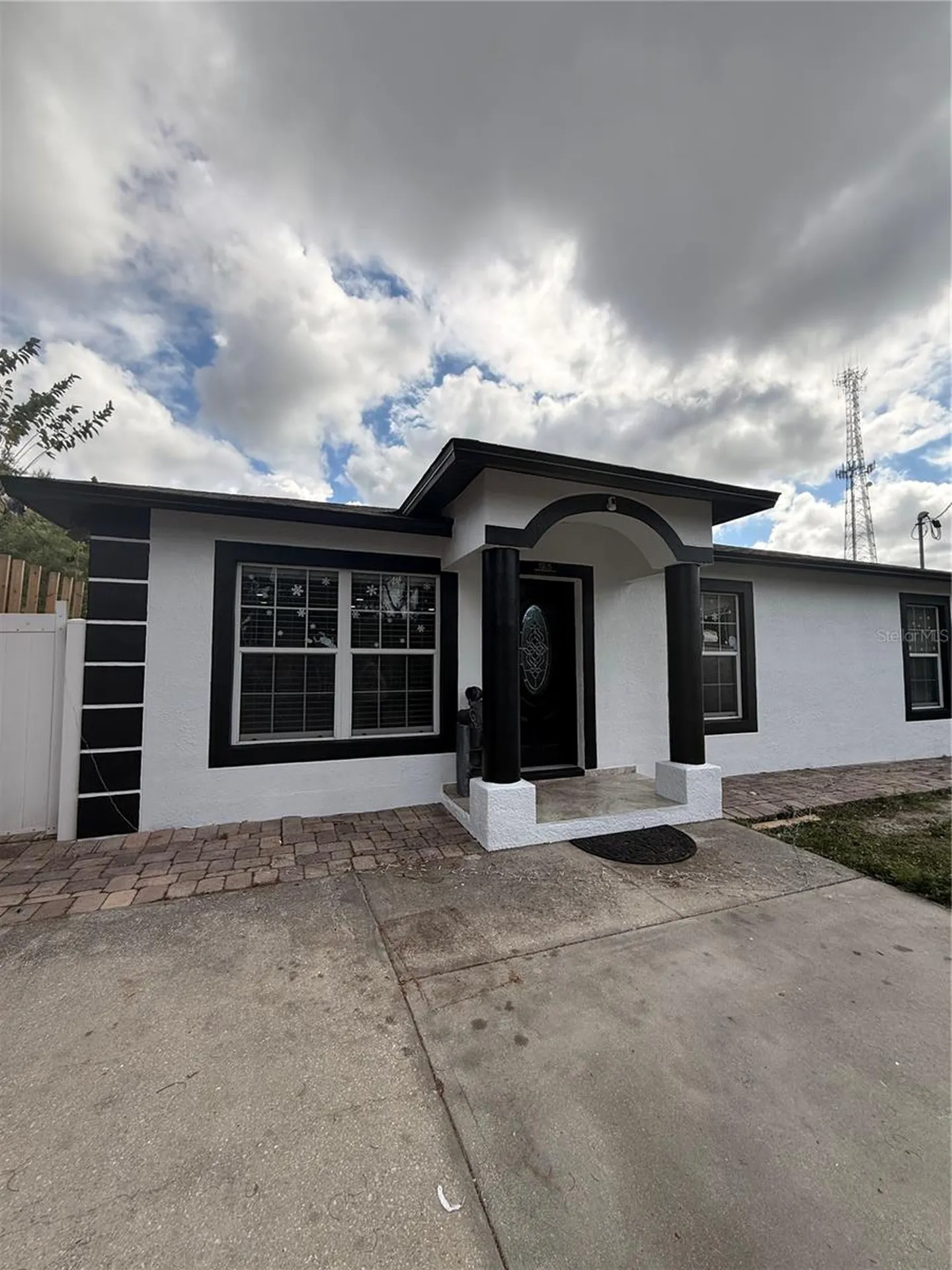 1305 E Louise Avenue Tampa FL 33603