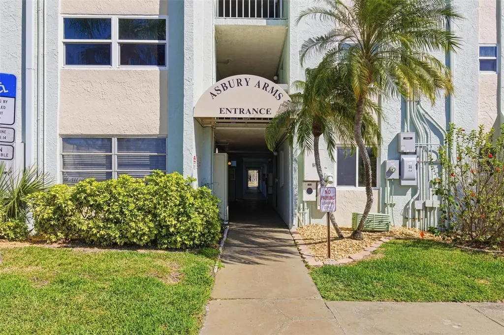801 83rd Avenue N St Petersburg FL 33702