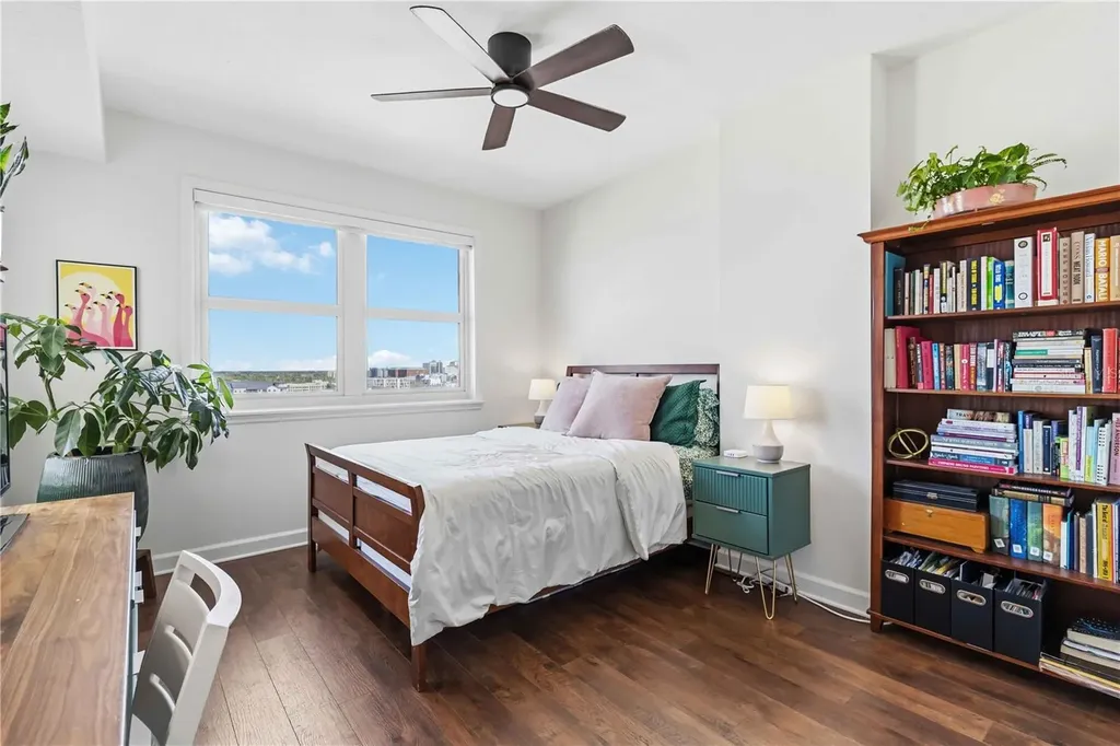 750 N Tamiami Trail Sarasota FL 34236