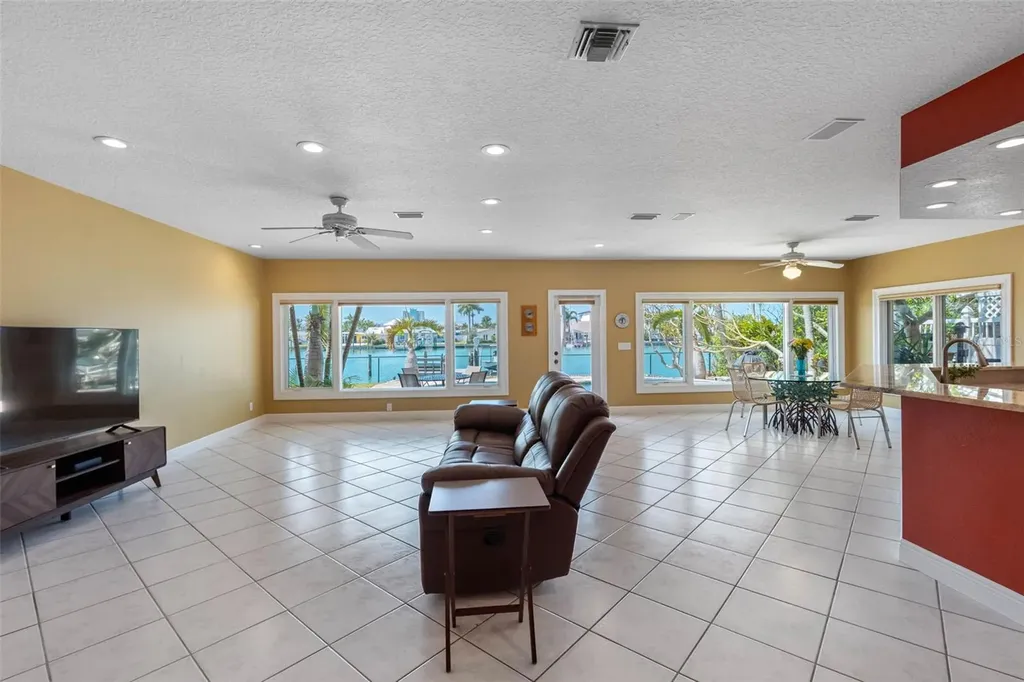 11260 5th Street E Treasure Island FL 33706