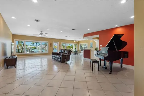 11260 5th Street E Treasure Island FL 33706