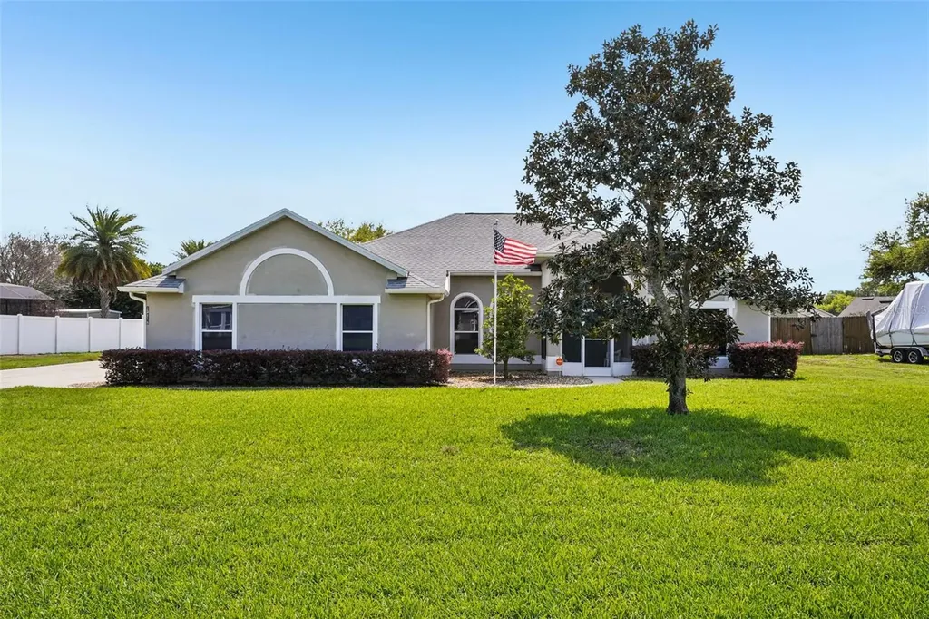 13116 Glenview Lane Grand Island FL 32735