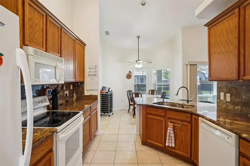13116 Glenview Lane Grand Island FL 32735